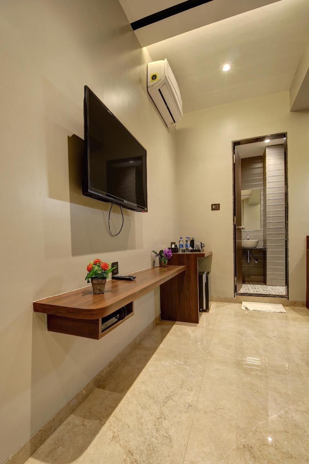 Magnus Fortune House Business Hotel , Magarpatta Mundhwa Exterior photo