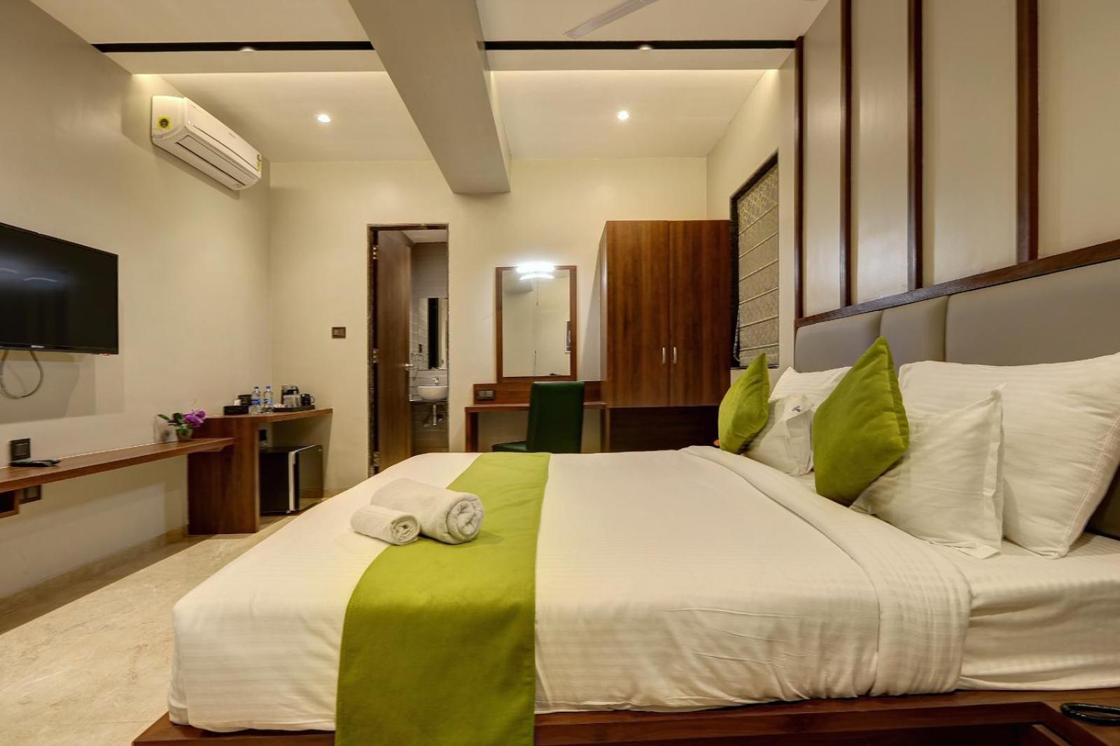 Magnus Fortune House Business Hotel , Magarpatta Mundhwa Exterior photo